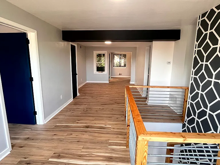 5737 Hobart St #1 — Photo 25