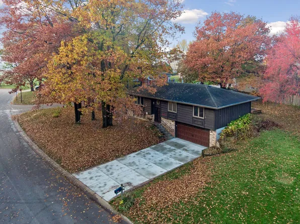 16640 N Hillcrest Ct, Eden Prairie, MN 55346