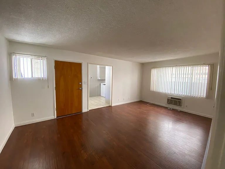4459 Woodman Ave #1 — Photo 2