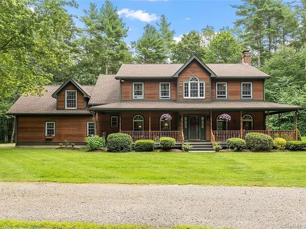 100 Crystal Pond Road, Woodstock, CT 06282
