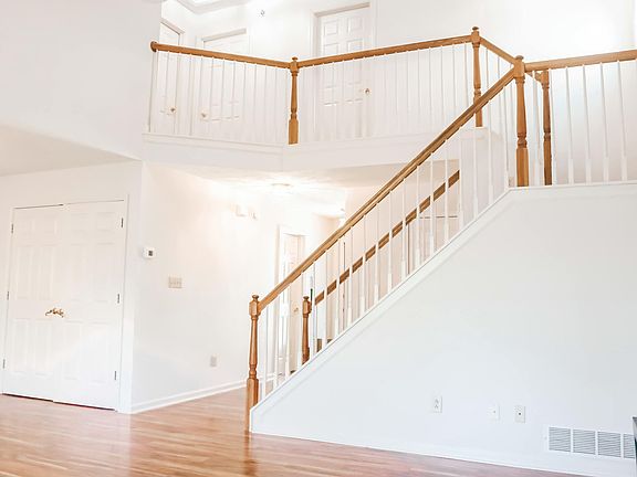 4th image of 3356 Emerson Woods