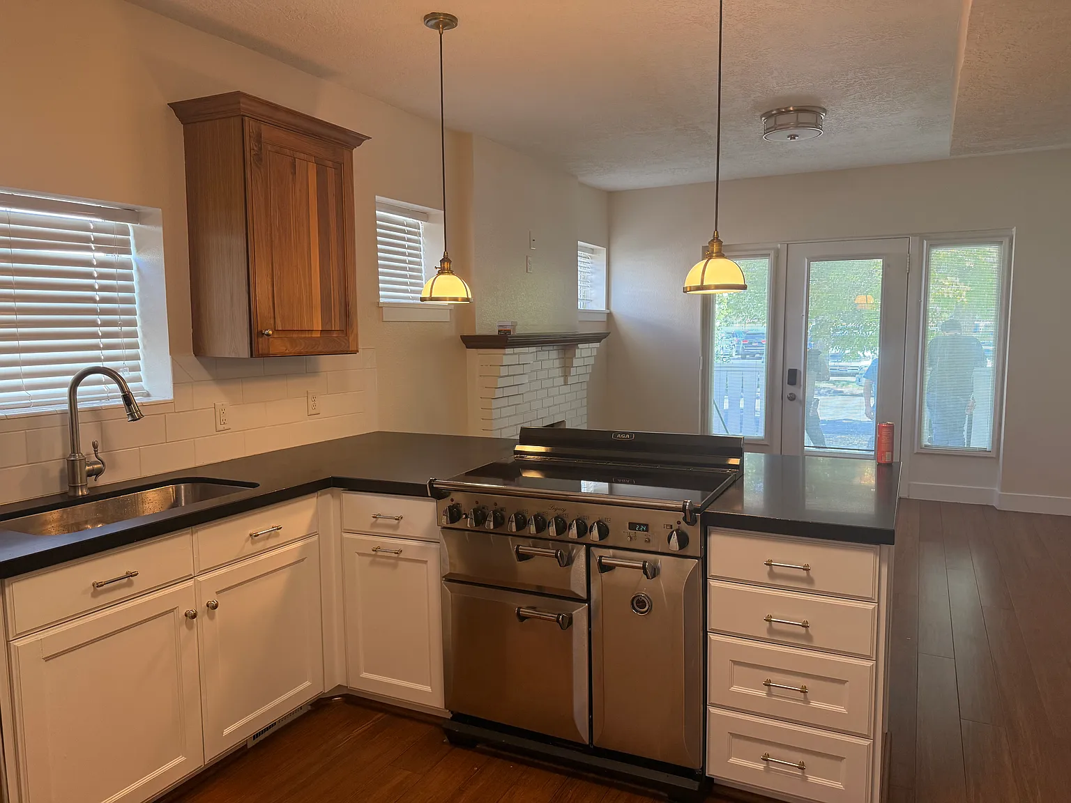 1326 S Green St E — Photo 3
