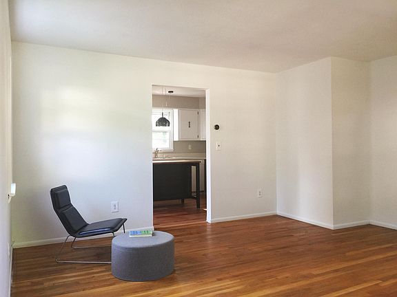 5th image of 357 Warburton Ave #2