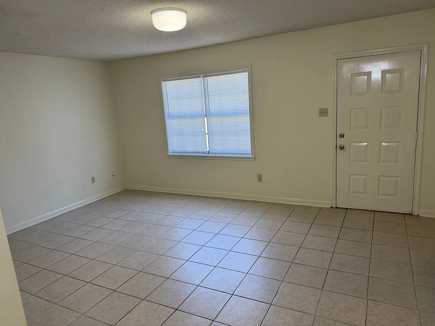 3109-B Quail Court-Alexandria, Deerfield Subdivsion — Photo 2