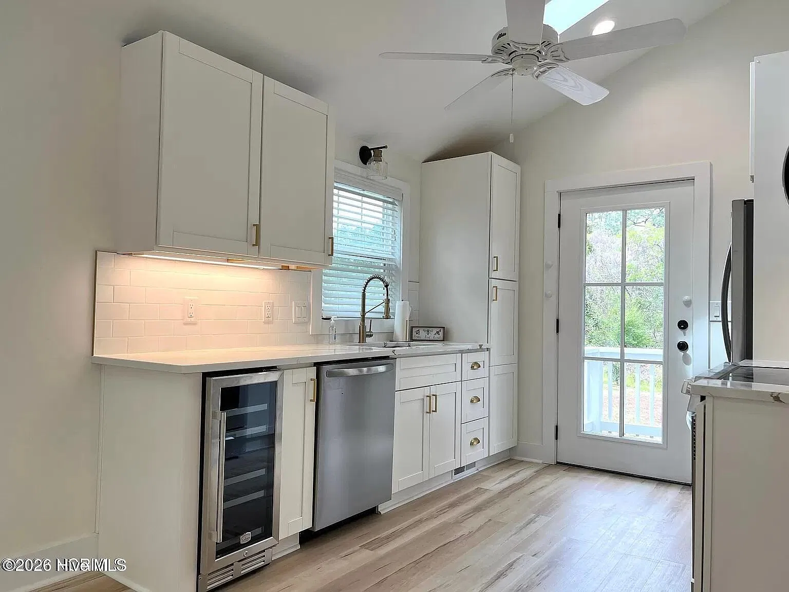 2 bed, 1.0 bath, $1,750 — Photo 2