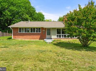 4526 Roundhill Rd, Alexandria, VA 22310