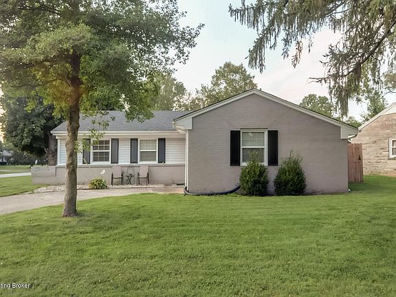 3rd image of 4119 Hillbrook Dr