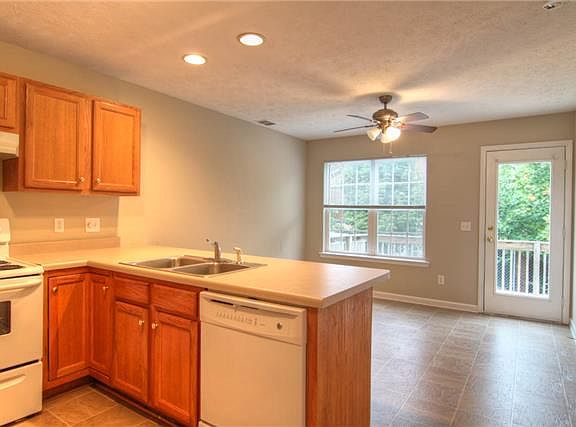 5th image of 302 Indian Park Dr