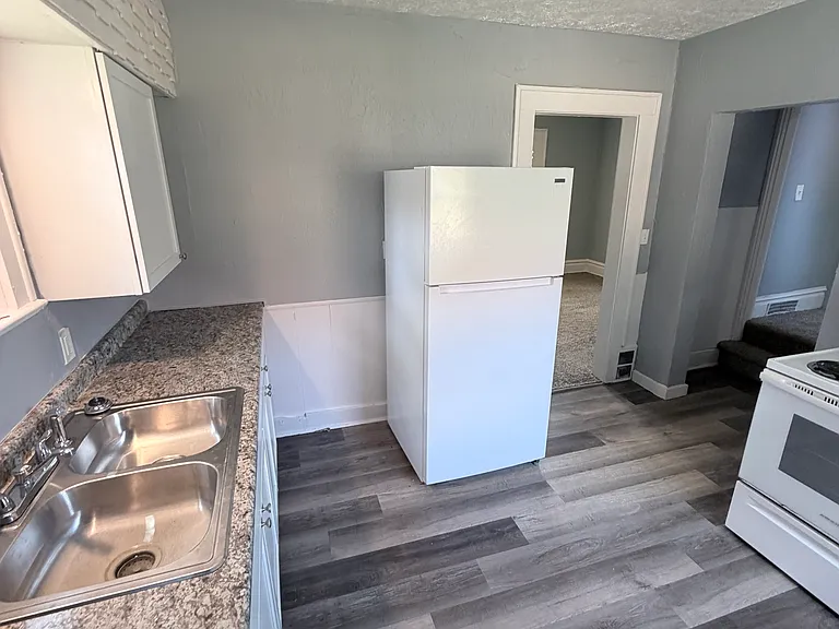 1155 Sawyer Ave — Photo 7