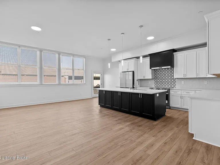 540 S 4th St #401 — Photo 6