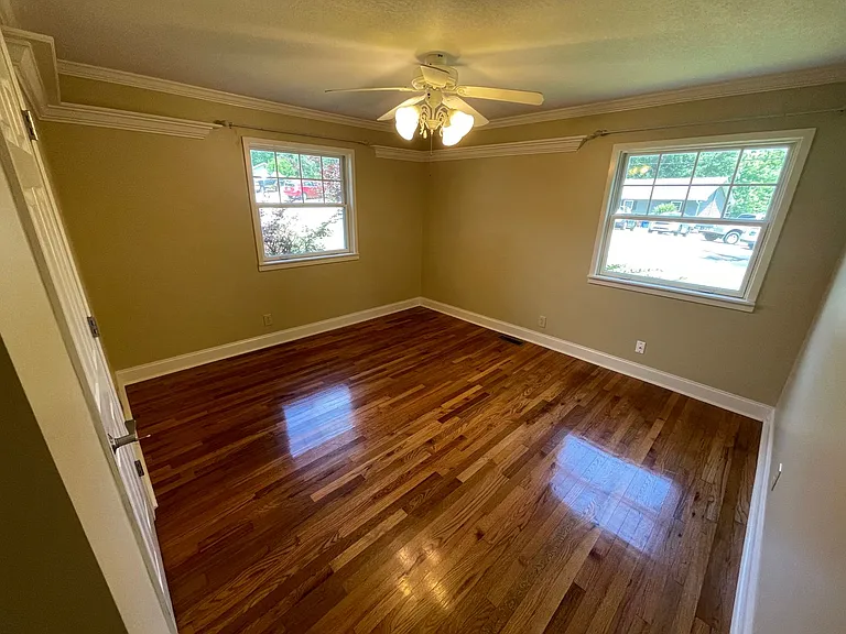 105 Norman Ln — Photo 12
