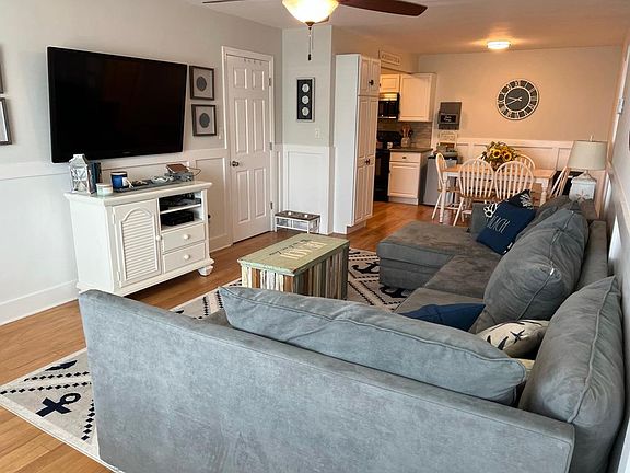 4th image of 1382 Ocean Ave Unit B9