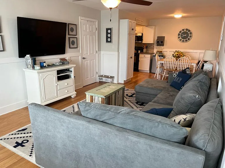 1382 Ocean Ave #B9 — Photo 4
