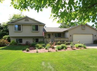 5353 Eagle Rd, Highland, MI 48356