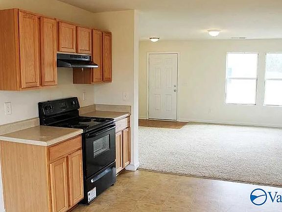 4th image of 135 Whitestone Dr NE