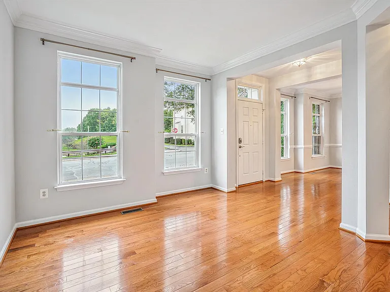 9305 Sumner Lake Blvd — Photo 3