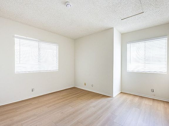 4th image of 601 N East End Ave APT 106