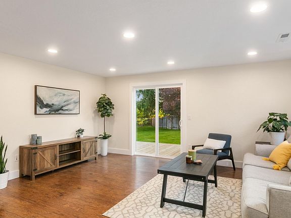 5th image of 3505 Autumnwood Ct SE #3505