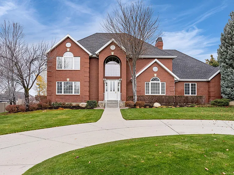 8 E Fawn Grove Ln — Photo 1