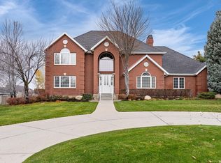 8 E Fawn Grove Ln, Sandy, UT 84092
