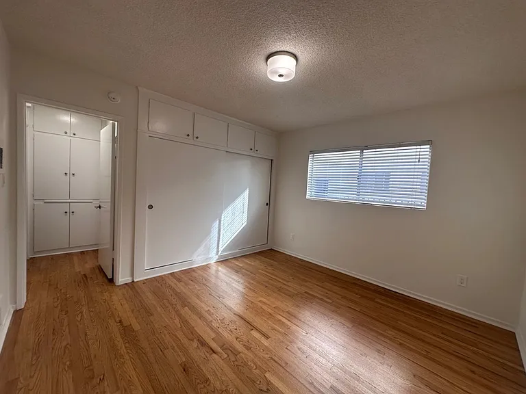 1219 Barry Ave #2 — Photo 11