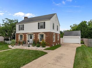 1521 S Memorial Dr, Appleton, WI 54915