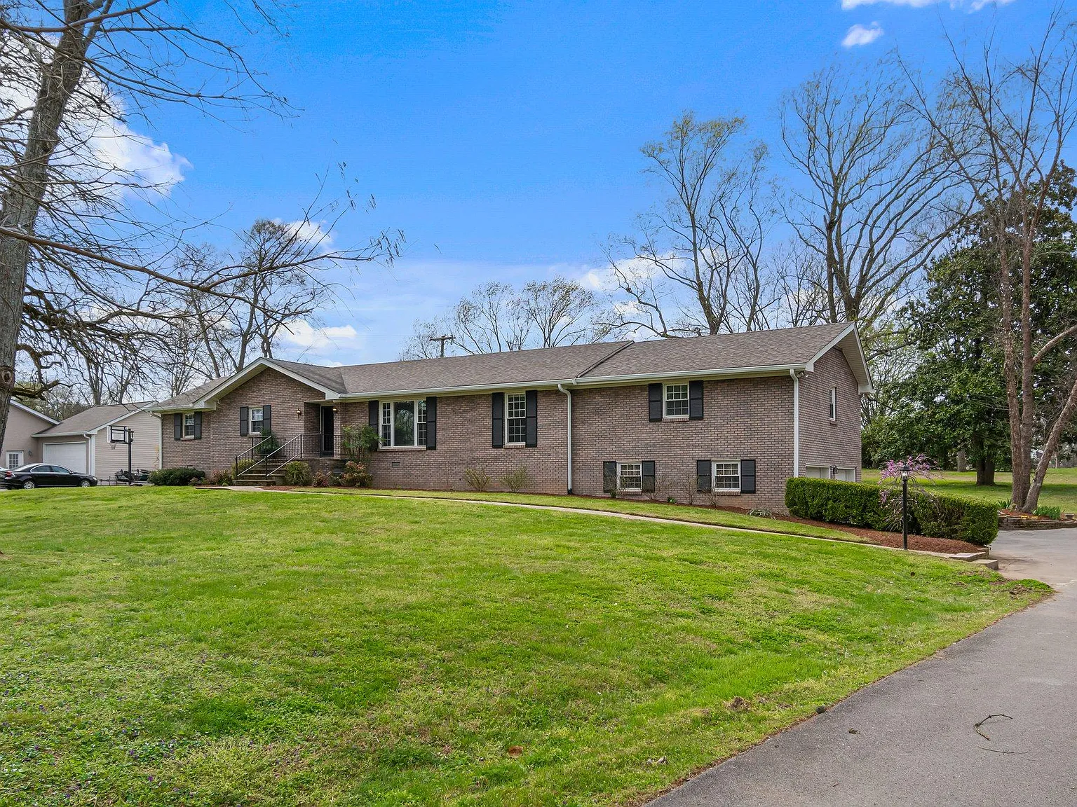 4 bed, 2200 sqft, $5,500 — Photo 3