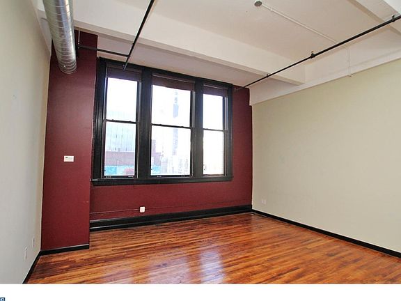 3rd image of 1228-32 Arch St #5D