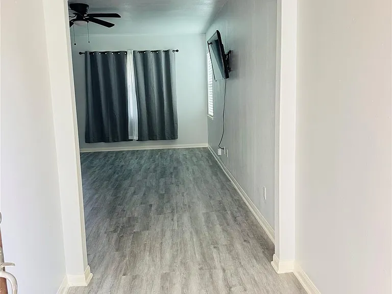 2050 Wilde Elm Dr — Photo 4