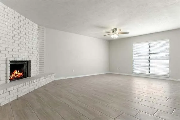 537 Hanover Dr — Photo 3