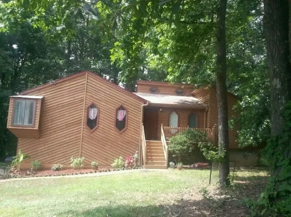 599 Springwood Dr, Lilburn, GA 30047