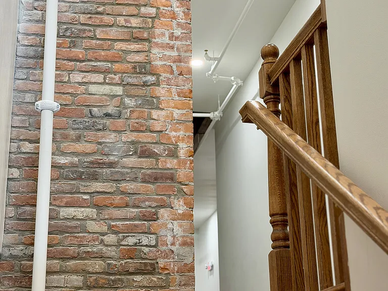 325 N Superior St #201 — Photo 9