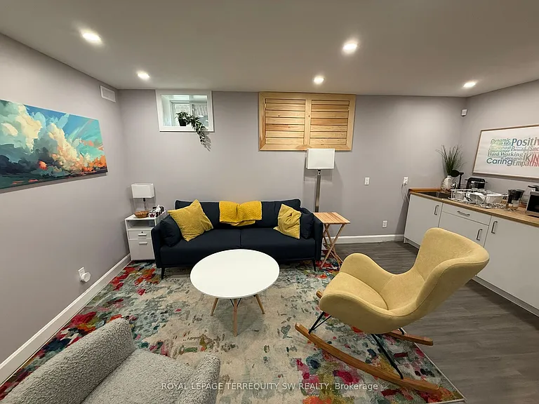 2134 Dundas St W #1 — Photo 11