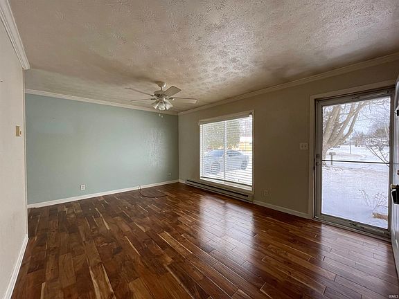 2nd image of 220 N Meadow Ln