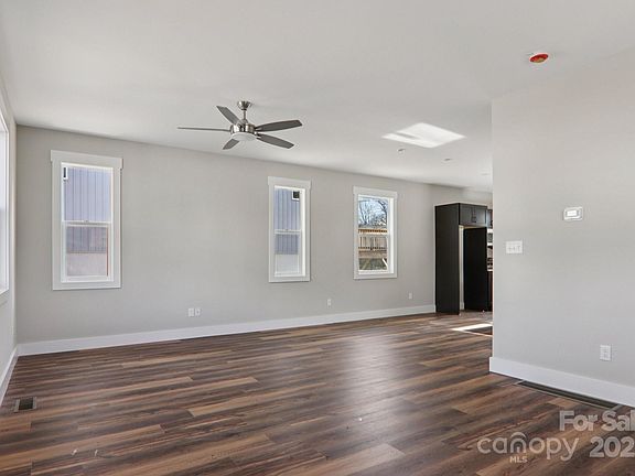 3rd image of 12 Escondido Dr