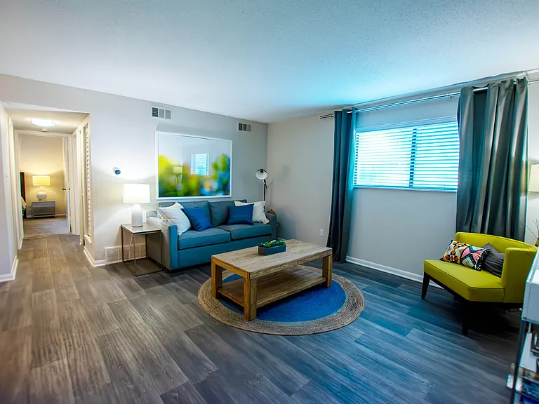 Carlyle Apartments — Photo 25