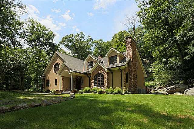 1st image of 20 W Lake Dr
