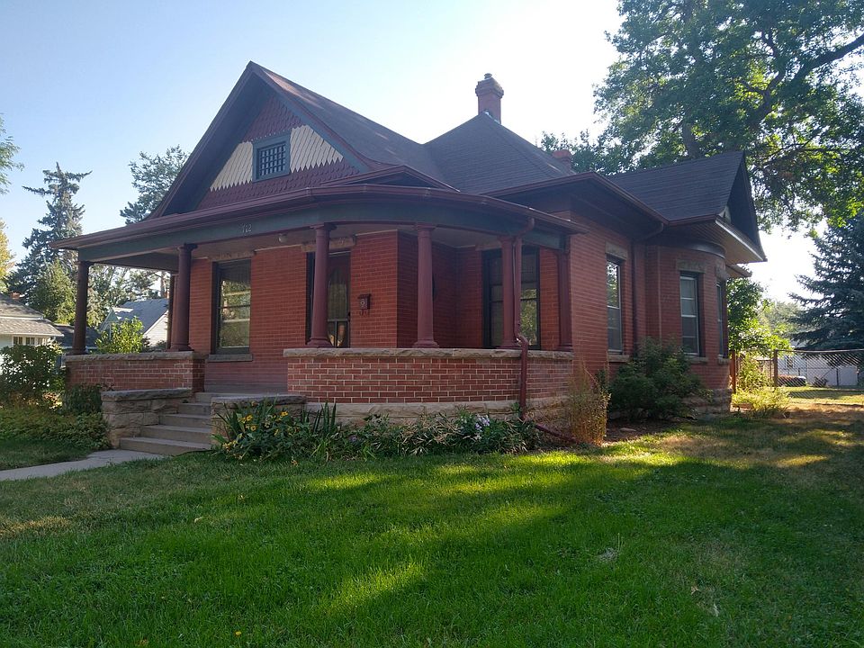 712 Peterson Street faces west. This photo shows the southwest exposures.