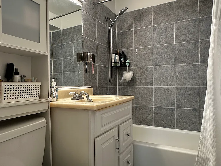 333 Grand Ave — Photo 2