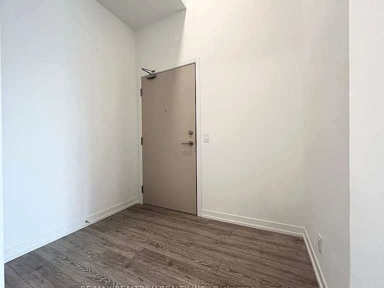2020 Bathurst St #207 — Photo 8