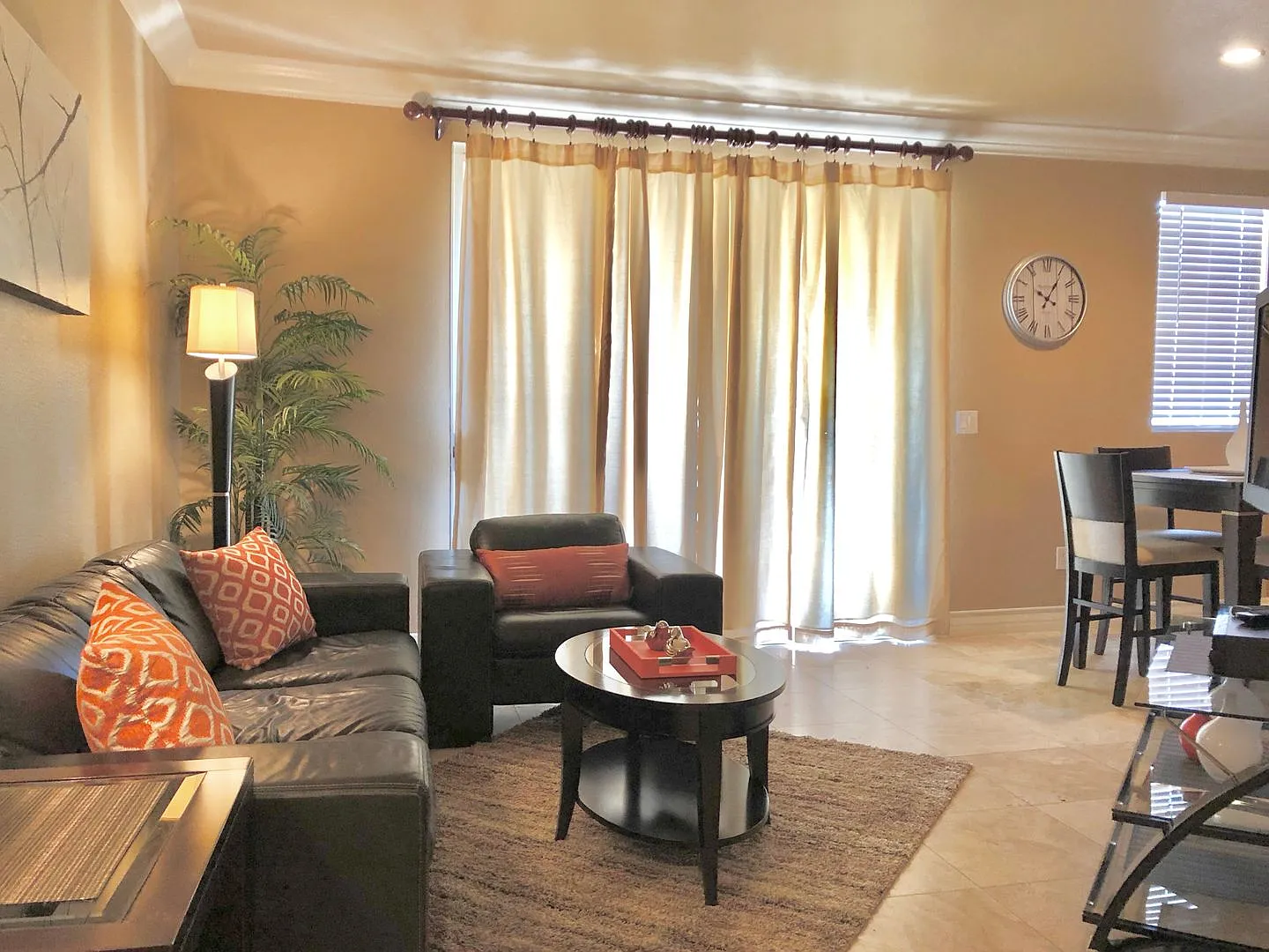 Meridian Luxury Condo. 1 Bd 1 Ba, Utilities & Cable Services NOT included in advertised rental rate! — Photo 1