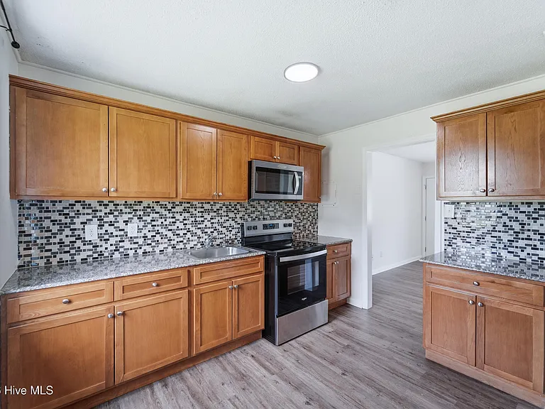 1218 Davis St — Photo 7