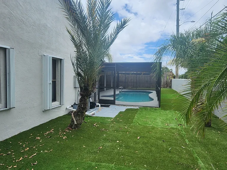 365 Island Oaks Pl — Photo 24