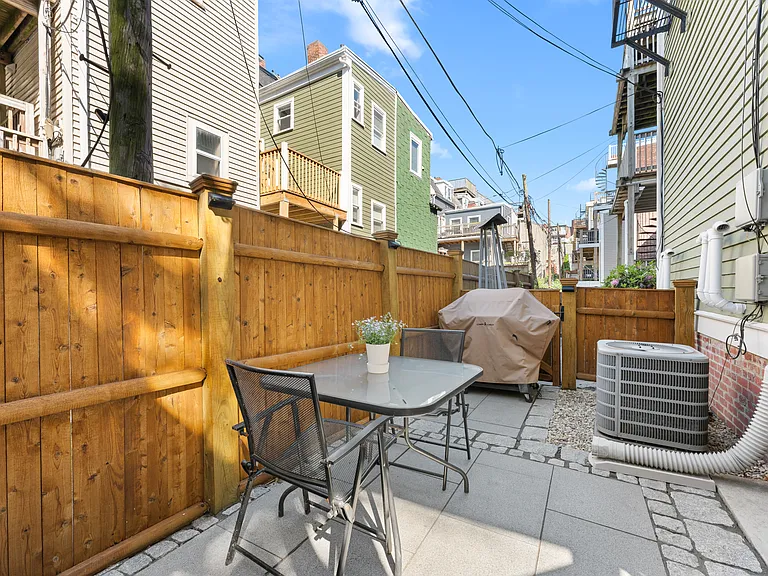 252 Bowen St #1 — Photo 10