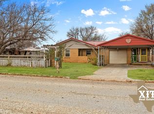 302 Kendrick Ave, Dalhart, TX 79022