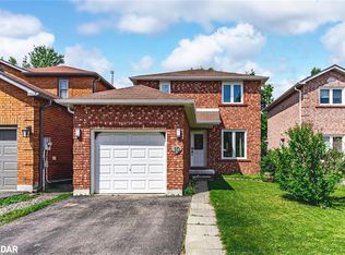10 Porritt St, Barrie, ON L4N6Y5
