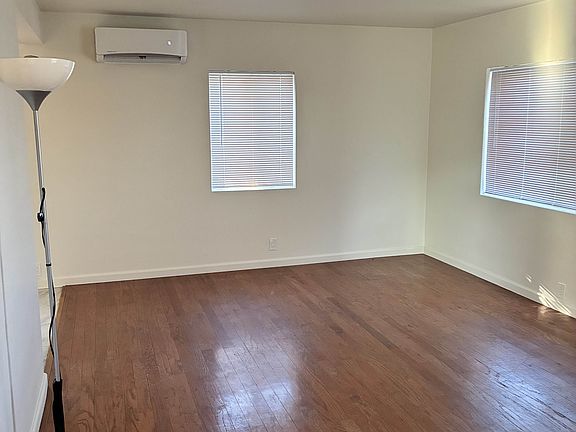 4th image of 14817 Roxton Ave