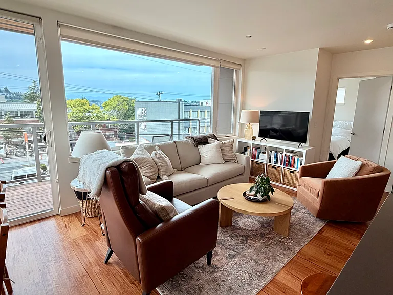 2351 Franklin Ave E #202 — Photo 8