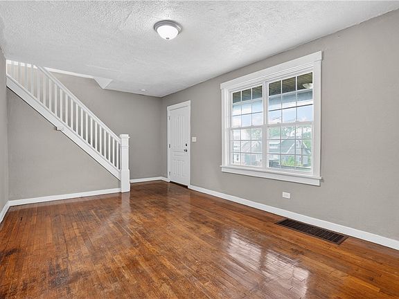 4th image of 2305 Walton Ave