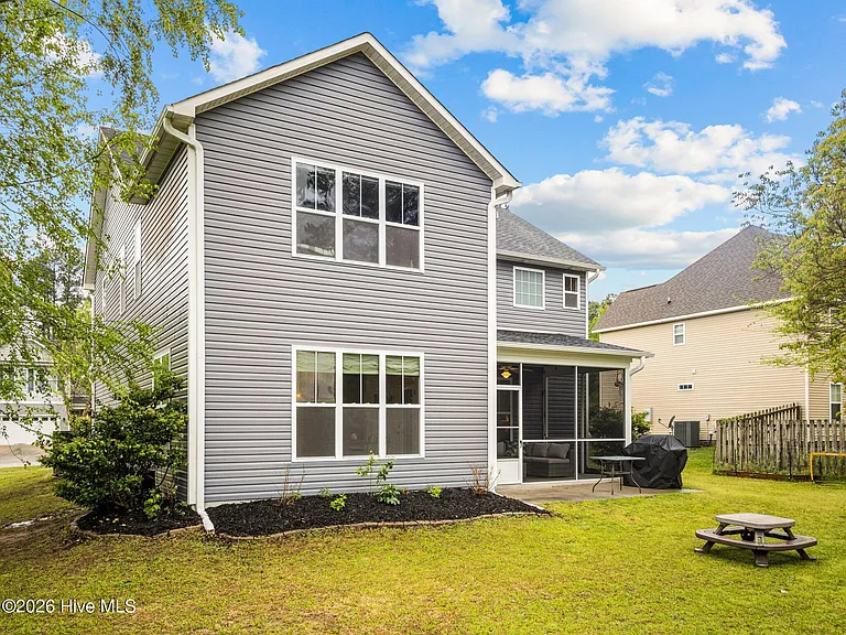154 Cornel Ln — Photo 33